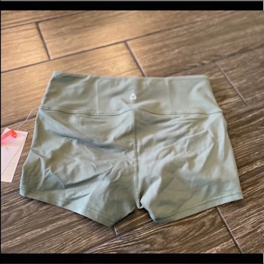 Titika Active Couture Sandy Short in Green Size 12